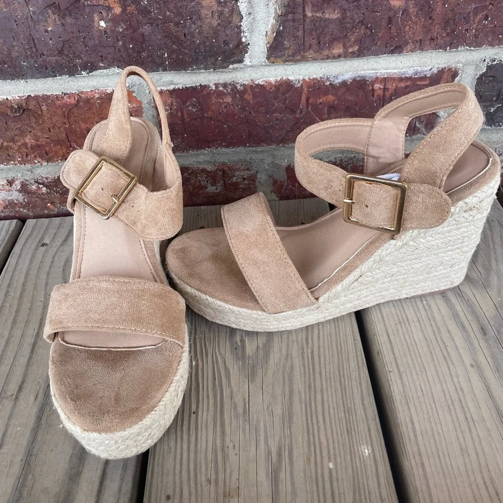 Women’s Camel Color Ankle Strap Platform Wedge Sandals Size EU 36 US 5.5
